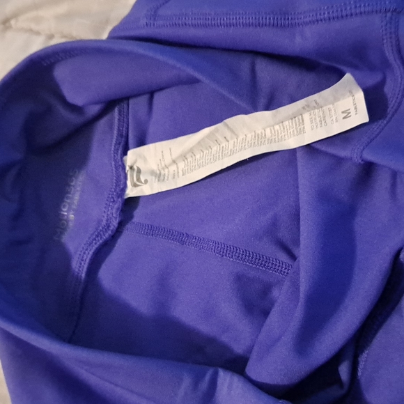 Fabletics leggings motion 365 mediums purple side pockets only wore once - Picture 2 of 4